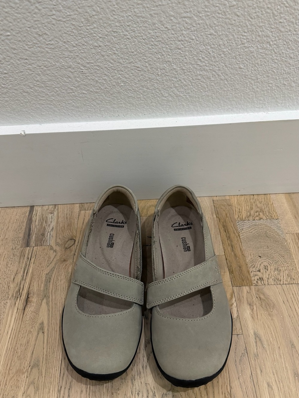 Great Condition Clarks Women's Mary Jane Comfort Flats | 6